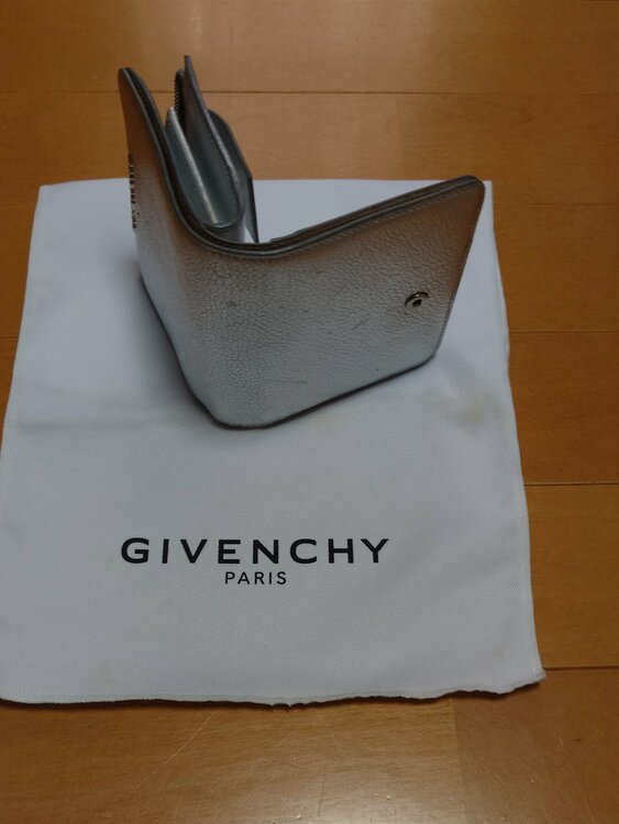財布二つ折り（ブランド財布・小物）の商品画像 - 査定依頼日：2026年4月21日 - 最高査定価格：3,000円