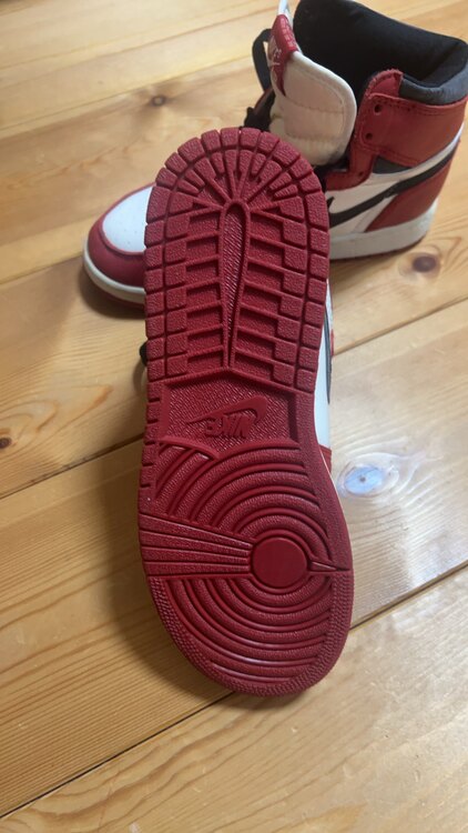 ナイキ　エアジョーダン1ハイ シカゴ ハイカットスニーカー（古着・ファッション）の商品画像 - 査定依頼日：2024年10月17日 - 最高査定価格：15,500円