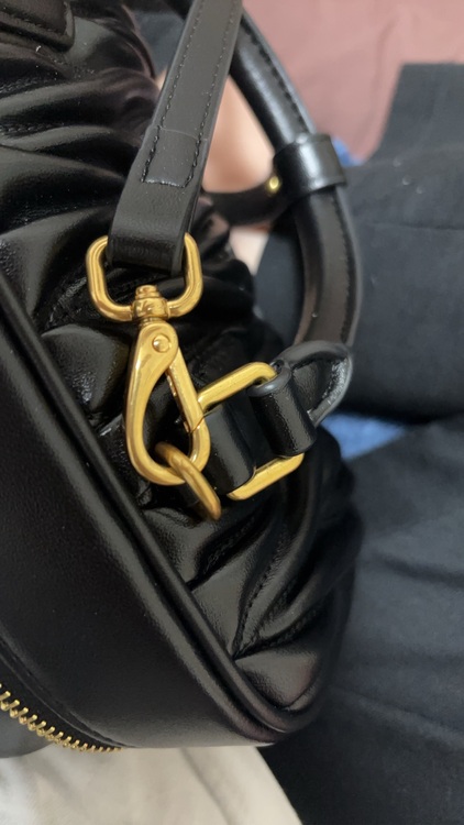 ミュウミュウ  （ブランドバッグ）の商品画像 - 査定依頼日：2025年11月27日 - 最高査定価格：200,000円