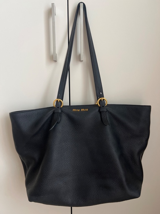 ミュウミュウ  （ブランドバッグ）の商品画像 - 査定依頼日：2025年10月3日 - 最高査定価格：35,000円