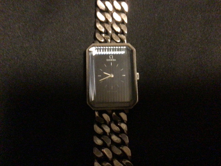オメガのデヴル。ベルトの部分は４列のチェーンで文字盤はブルーです。目立った傷は無（高級時計）の商品画像 - 査定依頼日：2026年3月22日 - 最高査定価格：100,000円