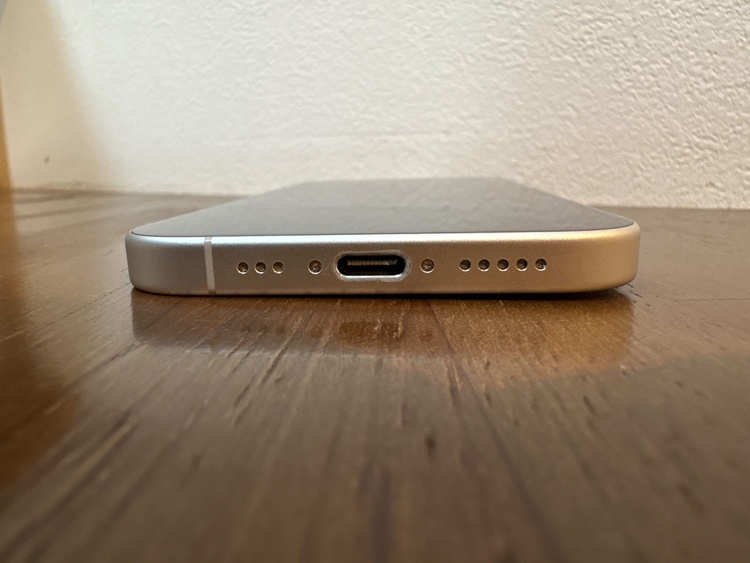 iPhone iPhone 16 128GB SIMフリー（スマホ）の商品画像 - 査定依頼日：2026年7月23日 - 最高査定価格：88,000円