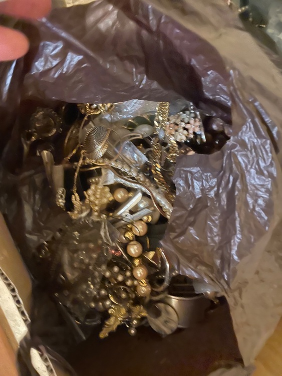 メッキアクセサリー　90キロ（金・貴金属）の商品画像 - 査定依頼日：2025年7月21日 - 最高査定価格：25,000円