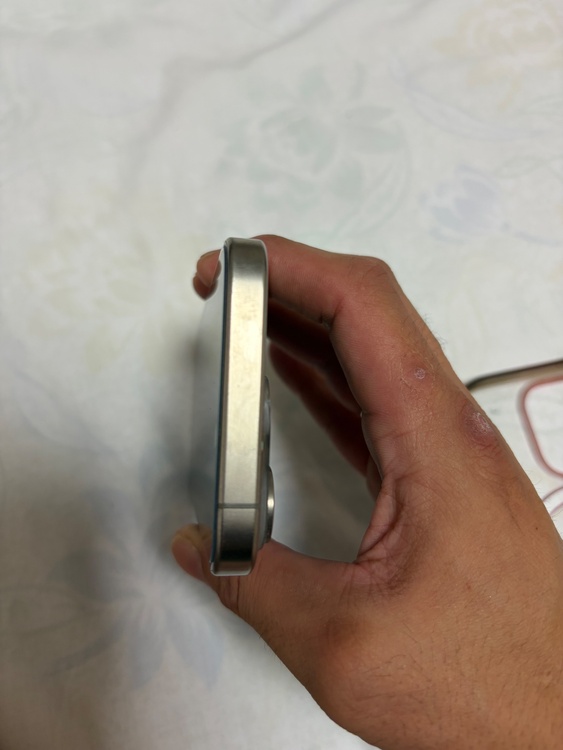 iPhone iPhone 15 Pro 256GB Softbank（スマホ）の商品画像 - 査定依頼日：2026年7月2日 - 最高査定価格：100,000円