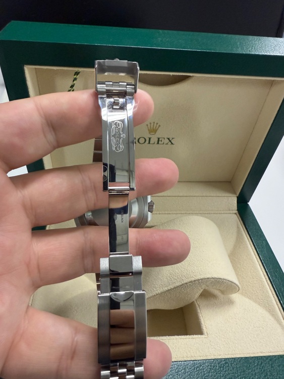 ロレックス GMTマスター （高級時計）の商品画像 - 査定依頼日：2025年11月28日 - 最高査定価格：2,850,000円