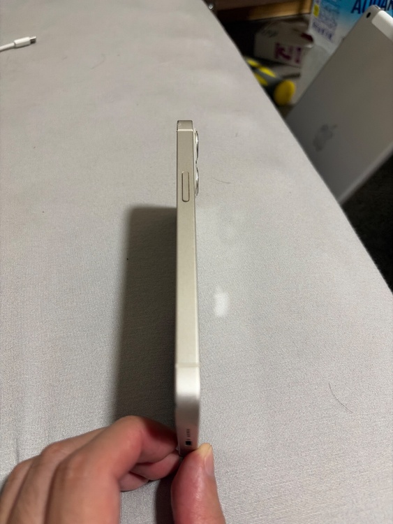 iPhone iPhone 13 128GB au（スマホ）の商品画像 - 査定依頼日：2026年8月20日 - 最高査定価格：35,500円