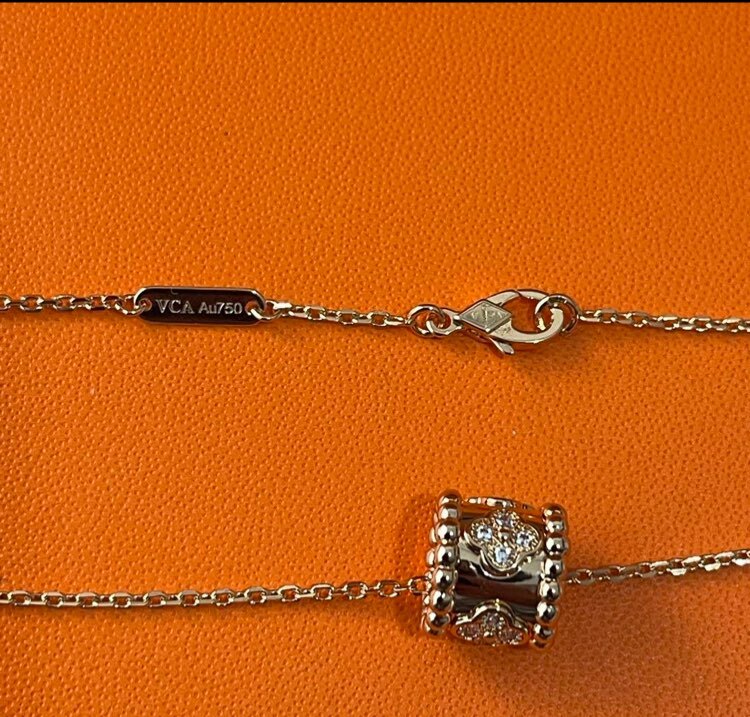 Van Cleef & Arpels ペルレ ネックレス VCARO2EF00（宝石）の商品画像 - 査定依頼日：2024年11月17日 - 最高査定価格：400,000円