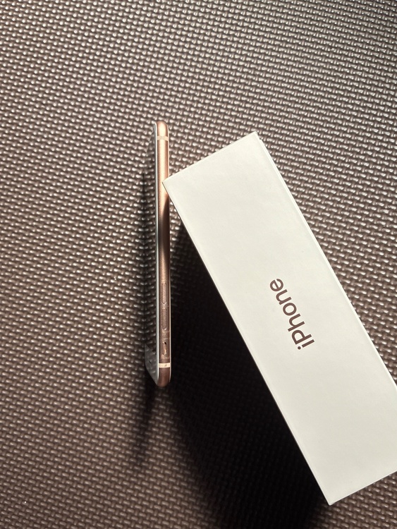 iPhone8 64GB Softbank（スマホ）の商品画像 - 査定依頼日：2026年2月15日 - 最高査定価格：7,000円