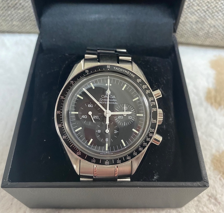 OMEGA Speedmaster Professional（オメガ スピードマスター プロフェッショナル）手巻き　ムーンウォッチ（高級時計）の商品画像 - 査定依頼日：2026年9月9日 - 最高査定価格：720,000円