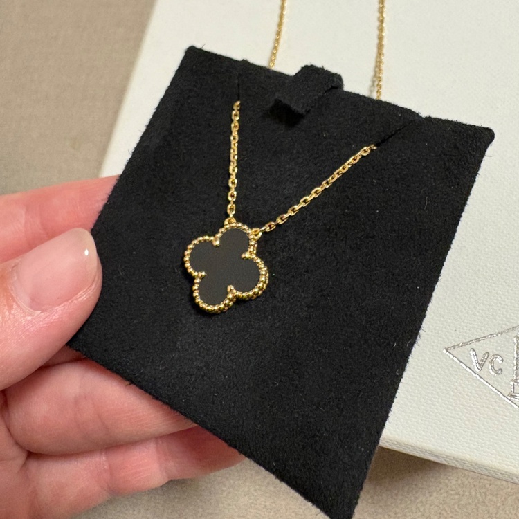 ヴァンクリーフアーペル　ヴィンテージ アルハンブラ ペンダント　オニキス（金・貴金属）の商品画像 - 査定依頼日：2026年1月12日 - 最高査定価格：20,000円