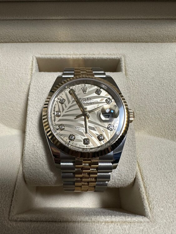 ロレックス デイトジャスト 126233g（高級時計）の商品画像 - 査定依頼日：2025年1月27日 - 最高査定価格：2,050,000円