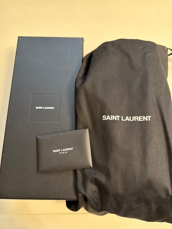 イブサンローラン  （ブランドバッグ）の商品画像 - 査定依頼日：2026年3月3日 - 最高査定価格：40,000円