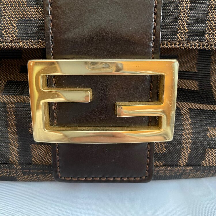 フェンディ  （ブランドバッグ）の商品画像 - 査定依頼日：2025年4月30日 - 最高査定価格：100,000円