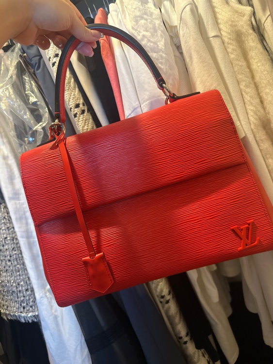 ルイヴィトン エピ （ブランドバッグ）の商品画像 - 査定依頼日：2025年10月8日 - 最高査定価格：95,000円