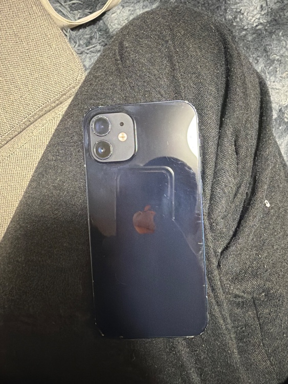 iPhone iPhone 12 128GB Softbank（スマホ）の商品画像 - 査定依頼日：2026年10月17日 - 最高査定価格：22,500円