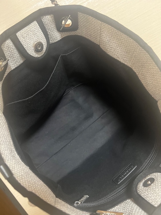 シャネル ドーヴィル トートバッグ　A67001　（ブランドバッグ）の商品画像 - 査定依頼日：2025年8月29日 - 最高査定価格：443,000円