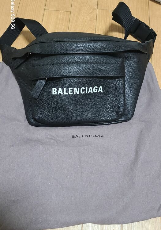 バレンシアガ  （ブランドバッグ）の商品画像 - 査定依頼日：2025年10月19日 - 最高査定価格：65,000円