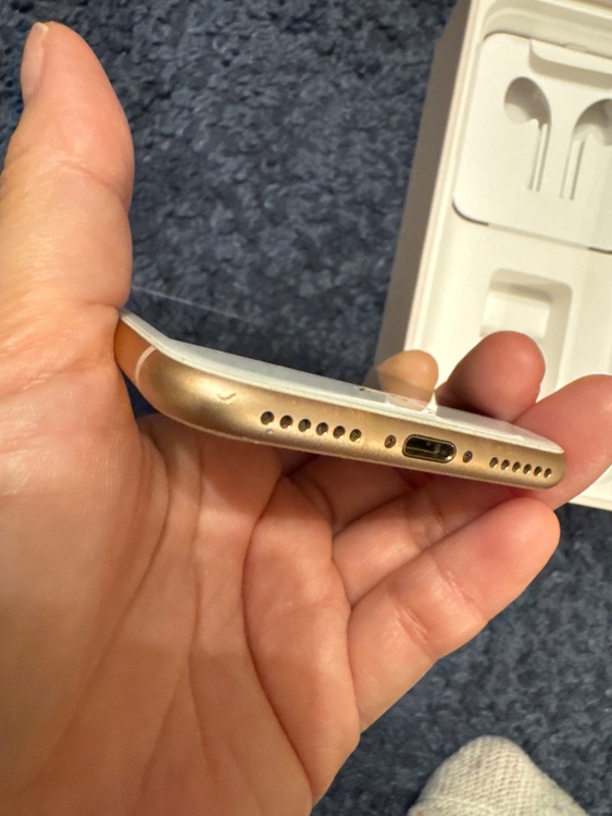 iPhone8 64GB Softbank（スマホ）の商品画像 - 査定依頼日：2026年3月29日 - 最高査定価格：4,000円