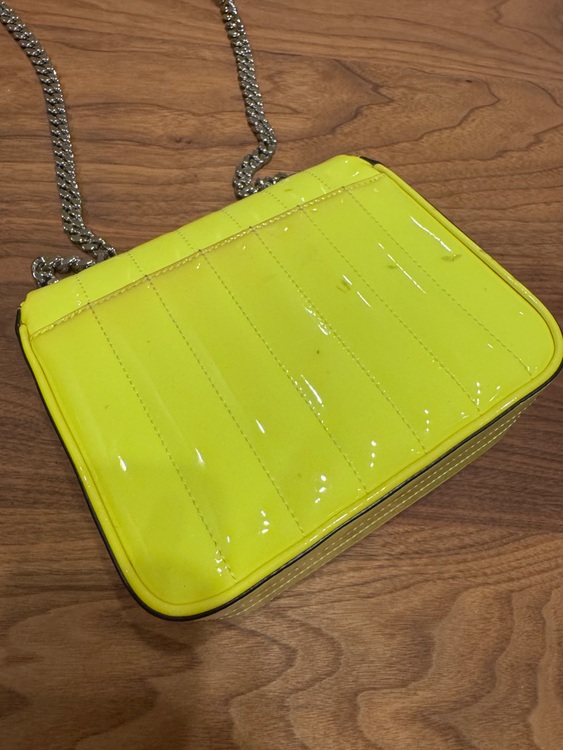 イブサンローラン  （ブランドバッグ）の商品画像 - 査定依頼日：2025年10月10日 - 最高査定価格：80,000円