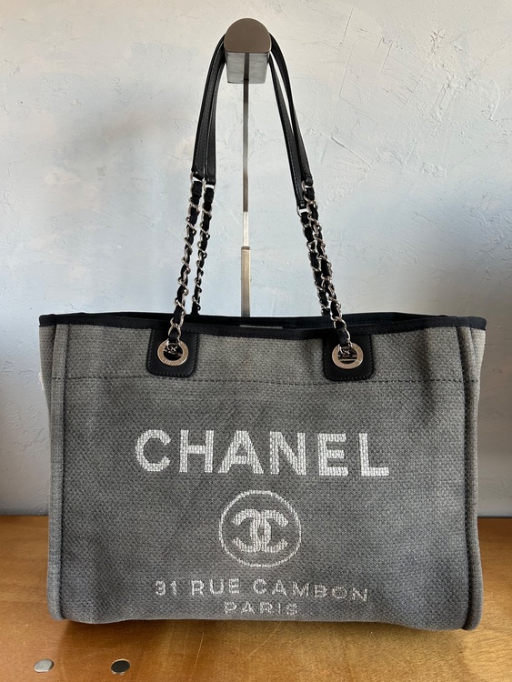 ドーヴィル　チェーントートバッグ（ブランドバッグ）の商品画像 - 査定依頼日：2026年4月18日 - 最高査定価格：350,000円