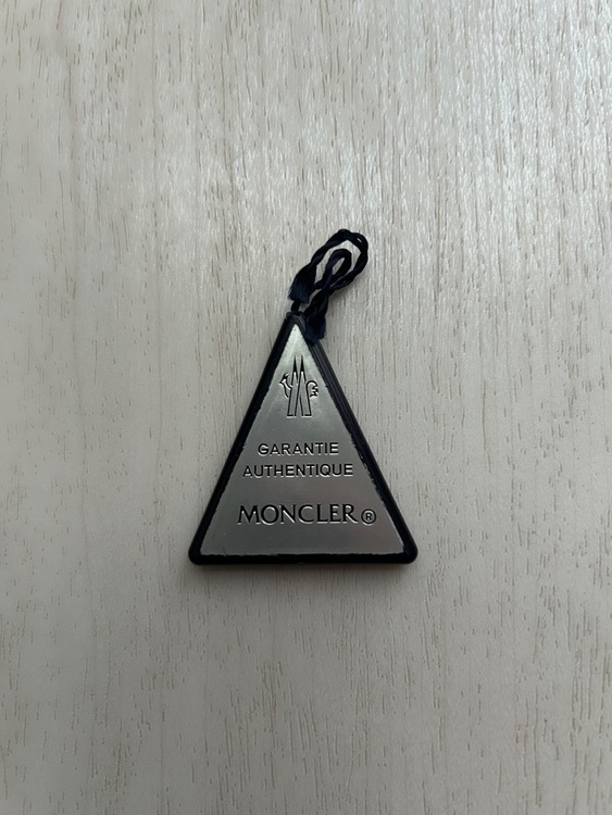 MONCLER/モンクレール HUBERT ヒューベル コヨーテファー付き ダウ（古着・ファッション）の商品画像 - 査定依頼日：2026年2月15日 - 最高査定価格：28,000円