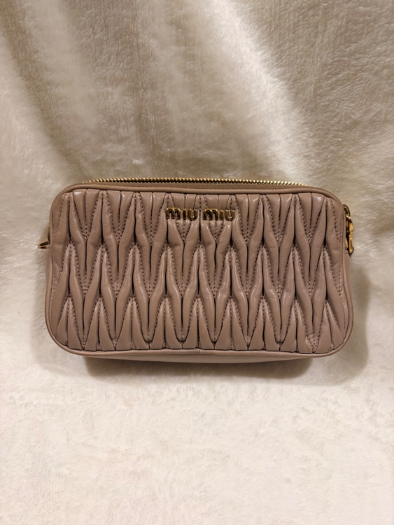 ミュウミュウ  （ブランドバッグ）の商品画像 - 査定依頼日：2026年3月16日 - 最高査定価格：55,000円