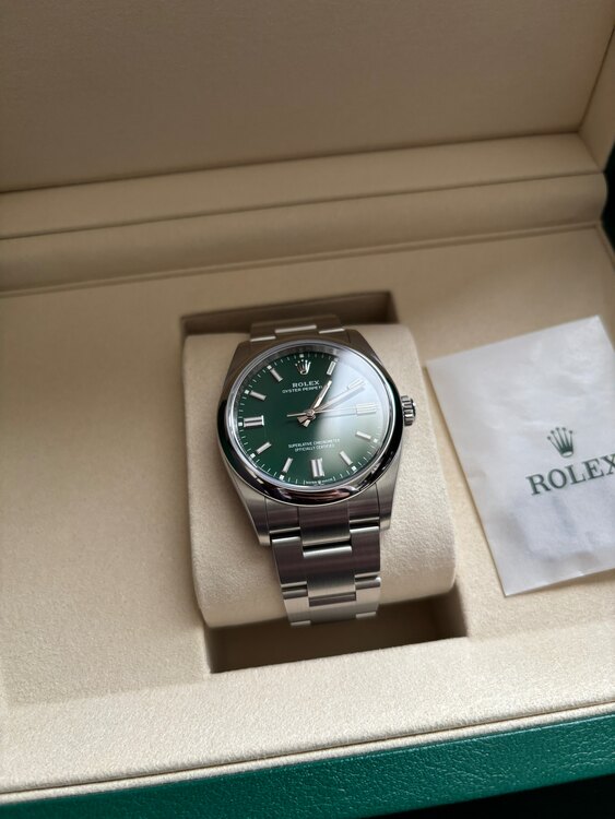ロレックス パーペチュアル 12600（高級時計）の商品画像 - 査定依頼日：2025年4月8日 - 最高査定価格：1,220,000円