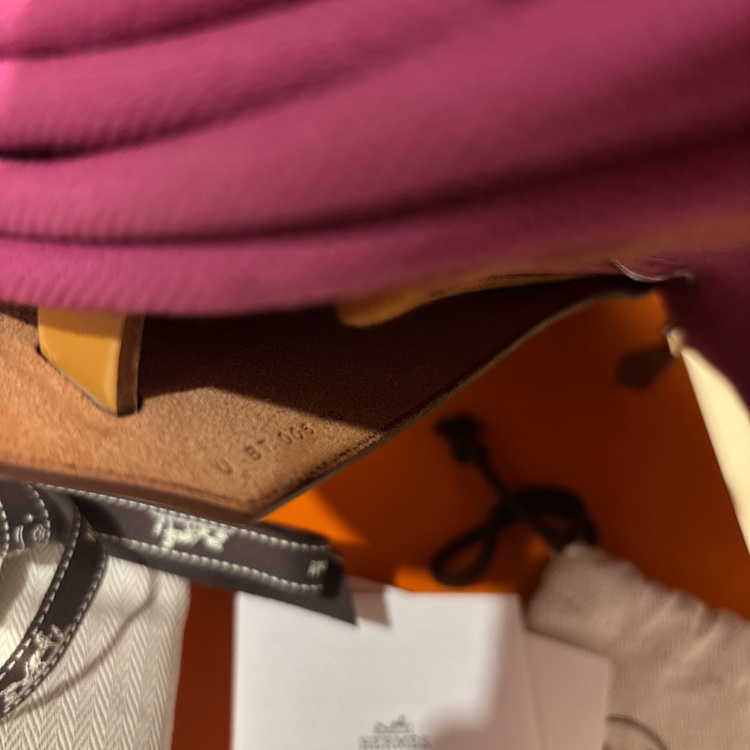 エールバッグジップpm31 ローズパープル（ブランドバッグ）の商品画像 - 査定依頼日：2025年7月19日 - 最高査定価格：270,000円