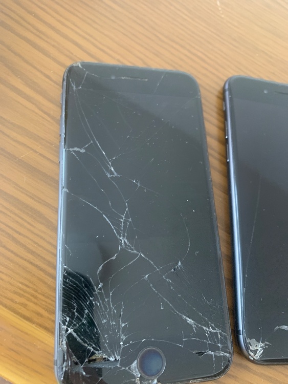 iPhone iPhone8 128GB Softbank（スマホ）の商品画像 - 査定依頼日：2026年8月11日 - 最高査定価格：2,500円