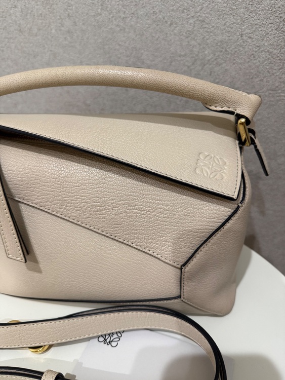 LOEWE パズル（ブランドバッグ）の商品画像 - 査定依頼日：2025年10月19日 - 最高査定価格：180,000円