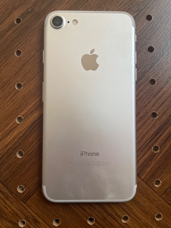 iPhone7 32GB docomo（スマホ）の商品画像 - 査定依頼日：2026年4月5日 - 最高査定価格：1,500円