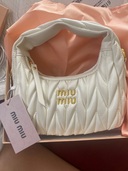 ミュウミュウ  （ブランドバッグ）の商品画像 - 査定依頼日：2025年9月22日 - 最高査定価格：185,000円