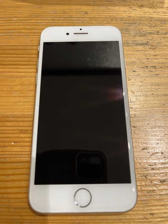 iPhone iPhone8 256GB SIMフリー（スマホ）の商品画像 - 査定依頼日：2026年9月16日 - 最高査定価格：7,500円