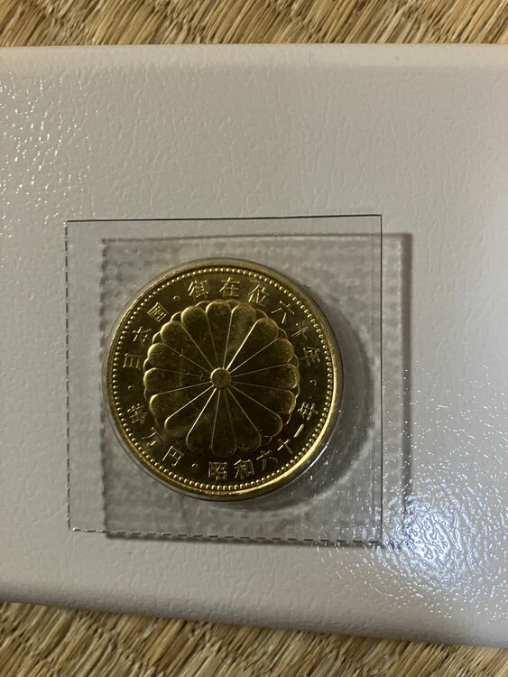 天皇在位60年記念十万円金貨（金・貴金属）の商品画像 - 査定依頼日：2025年11月29日 - 最高査定価格：439,000円