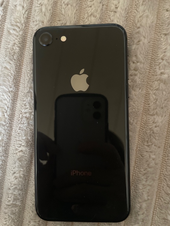 iPhone8 64GB docomo（スマホ）の商品画像 - 査定依頼日：2026年5月18日 - 最高査定価格：6,000円