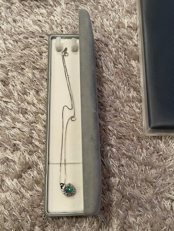 オーバルカボションカット 天然オパールペンダント（金・貴金属）の商品画像 - 査定依頼日：2025年3月24日 - 最高査定価格：50,000円