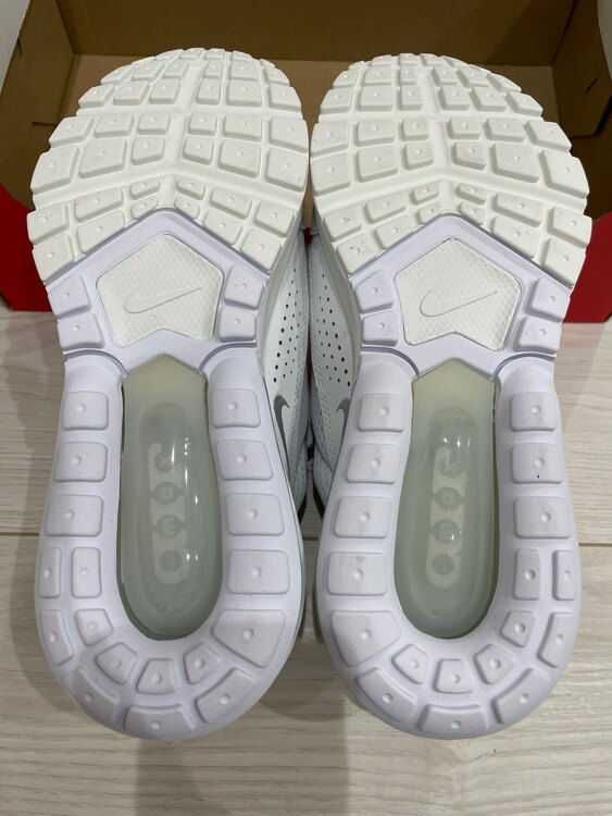 NIKE ウィメンズエアマックスパルススニーカー（古着・ファッション）の商品画像 - 査定依頼日：2025年4月3日 - 最高査定価格：2,200円