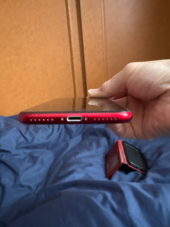 iPhone SE (第 3 世代) 128GB au（スマホ）の商品画像 - 査定依頼日：2025年3月29日 - 最高査定価格：34,000円