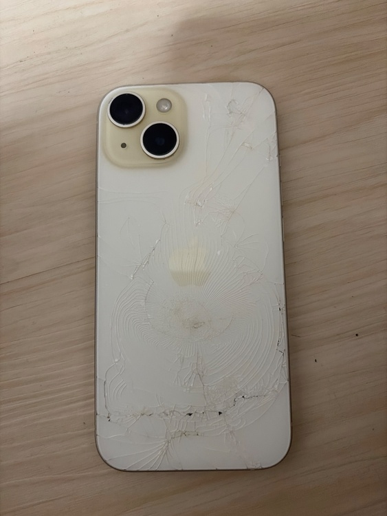 iPhone 15 256GB au（スマホ）の商品画像 - 査定依頼日：2026年4月18日 - 最高査定価格：60,000円