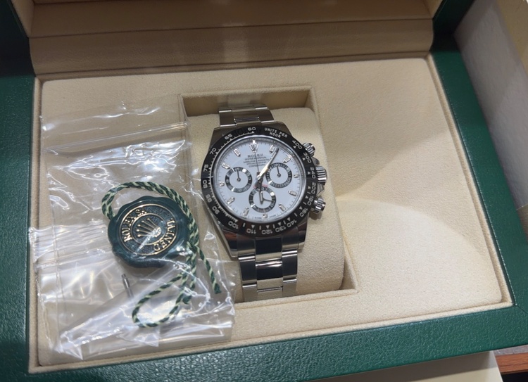 ロレックス デイトナ 116500l（高級時計）の商品画像 - 査定依頼日：2025年12月17日 - 最高査定価格：4,900,000円