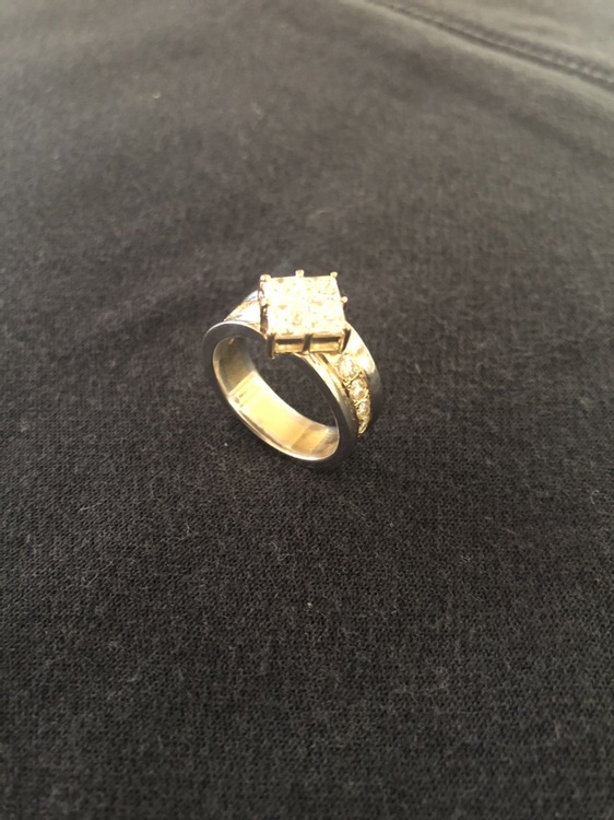 pt.k18オリジナルデザインリング（宝石）の商品画像 - 査定依頼日：2025年12月23日 - 最高査定価格：300,000円