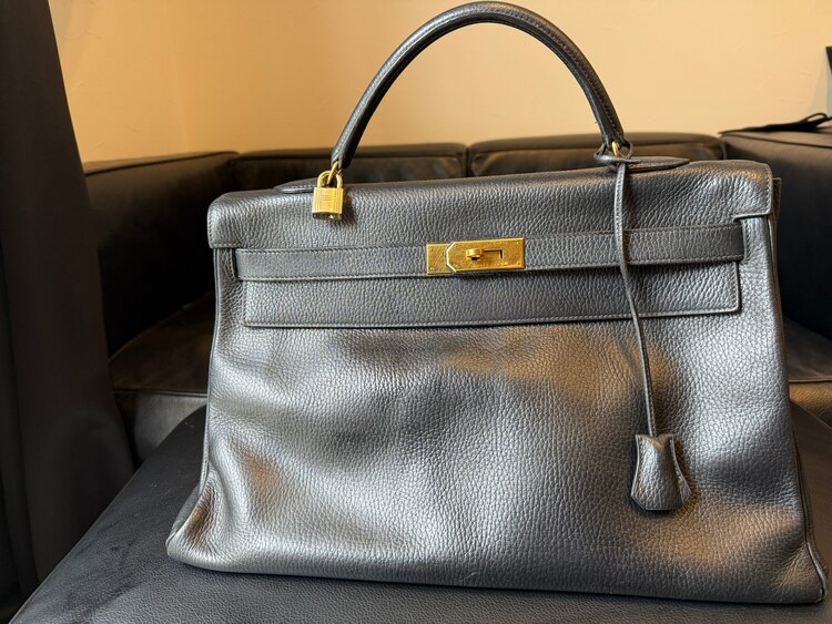 ケリー　黒　40（ブランドバッグ）の商品画像 - 査定依頼日：2025年4月23日 - 最高査定価格：750,000円