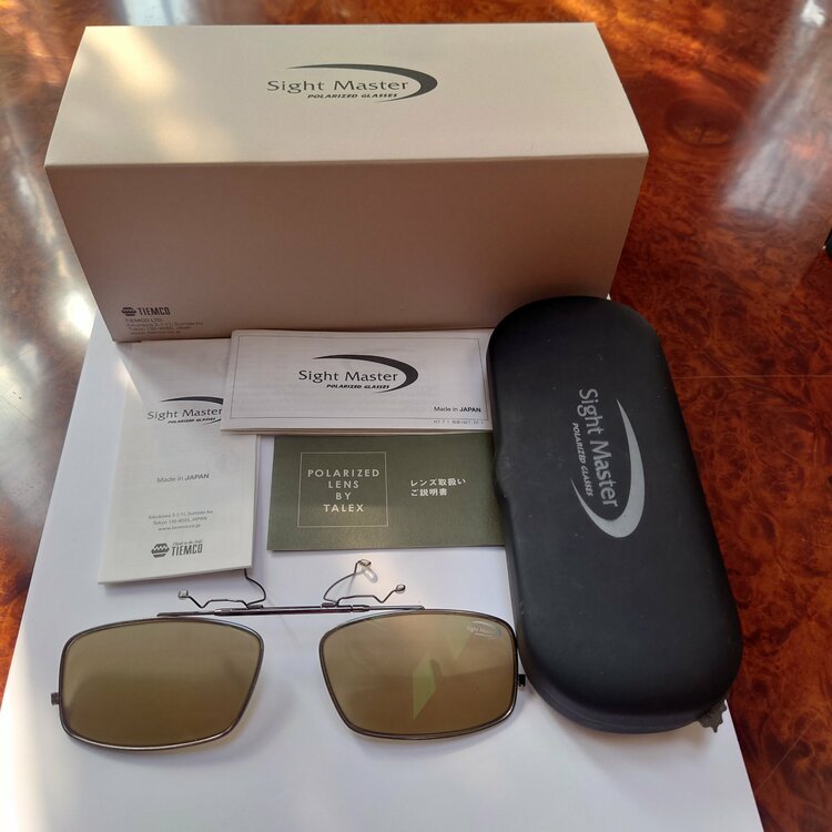 クリップオンサングラスとオーバーサングラス（釣具）の商品画像 - 査定依頼日：2026年3月30日 - 最高査定価格：2,000円