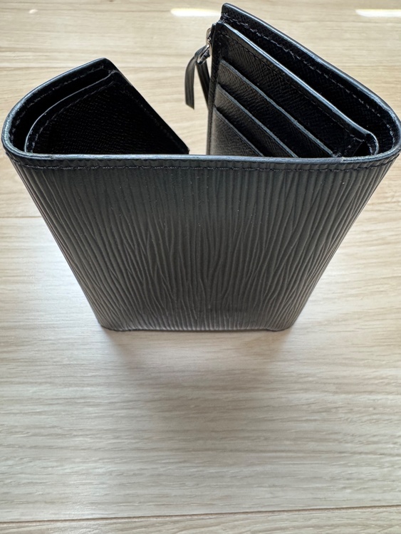 ポルトフォイユ・ヴィクトリーヌ M62173（ブランド財布・小物）の商品画像 - 査定依頼日：2026年4月18日 - 最高査定価格：100,000円