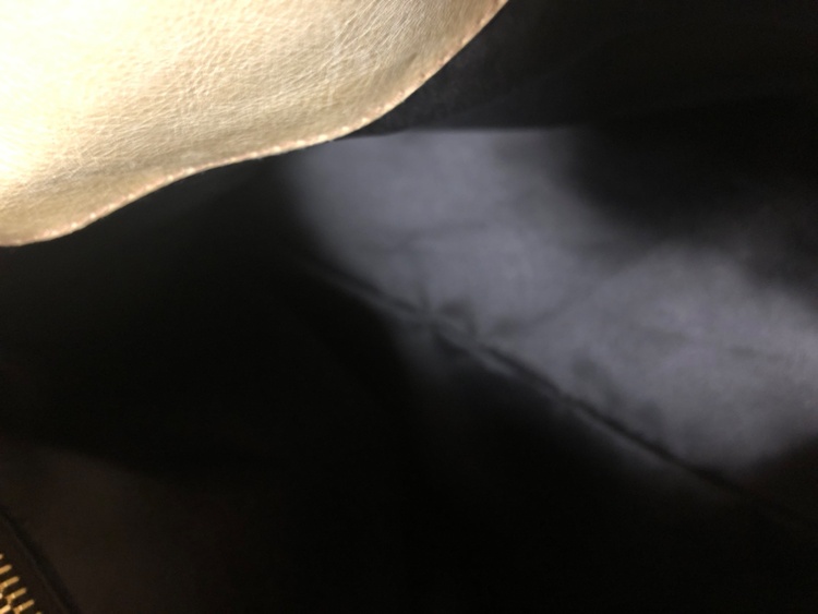 ミュウミュウ  （ブランドバッグ）の商品画像 - 査定依頼日：2026年3月19日 - 最高査定価格：50,000円