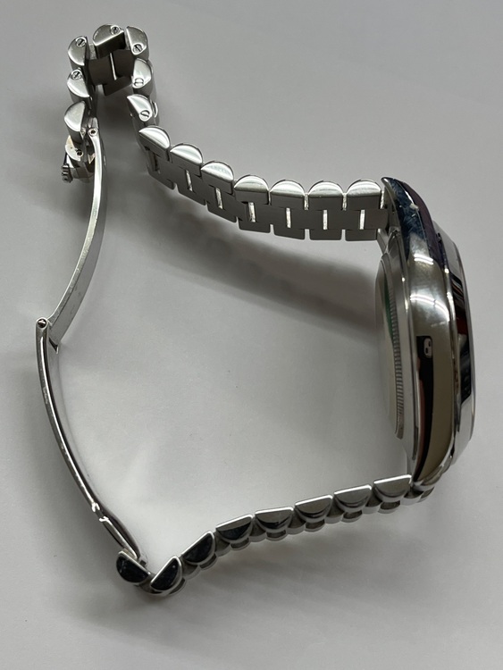 ロレックス デイデイト 228206A（高級時計）の商品画像 - 査定依頼日：2025年10月2日 - 最高査定価格：9,500,000円