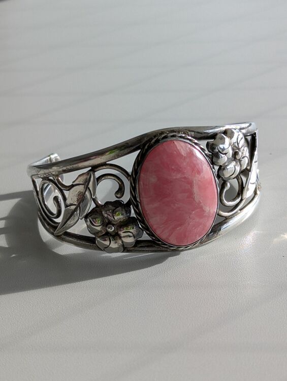 インカローズ付きバングル、30グラム（金・貴金属）の商品画像 - 査定依頼日：2025年9月29日 - 最高査定価格：5,000円