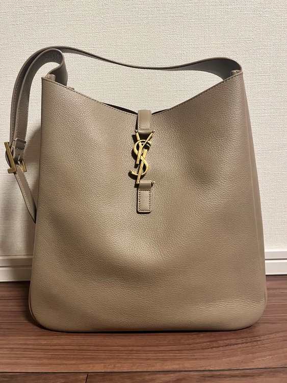 LE5A7ラージ 753837AAAUQ1722（ブランドバッグ）の商品画像 - 査定依頼日：2025年6月21日 - 最高査定価格：200,000円