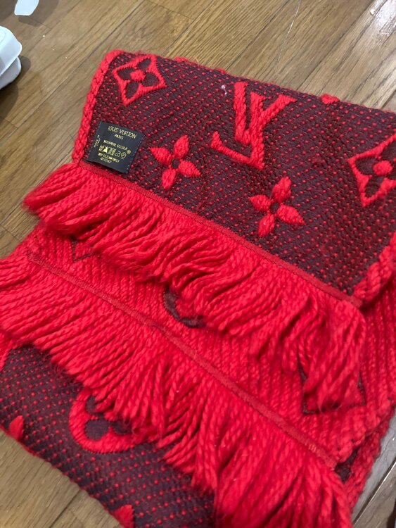 ルイヴィトン　マフラー（古着・ファッション）の商品画像 - 査定依頼日：2025年4月23日 - 最高査定価格：12,000円