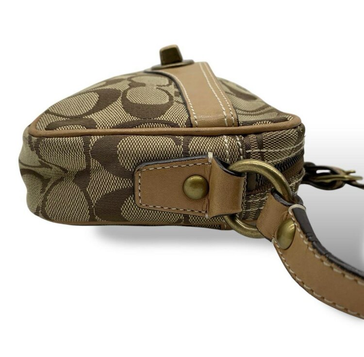 10565コーチカメラバックベージュ（ブランドバッグ）の商品画像 - 査定依頼日：2025年2月18日 - 最高査定価格：1,000円